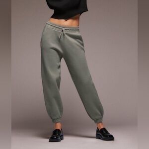 Zara Sage Green High Rise Joggers • Drawstring waist and deep pockets • Size L